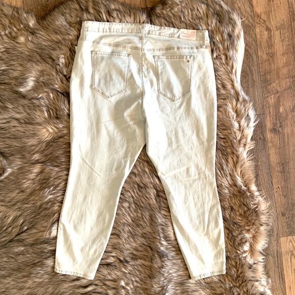 Jessica Simpson Jean's Adored High Rise Ankle - Picture 8 of 13